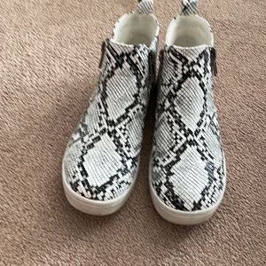 Coconuts by Matisse. Girls Lil Goya.